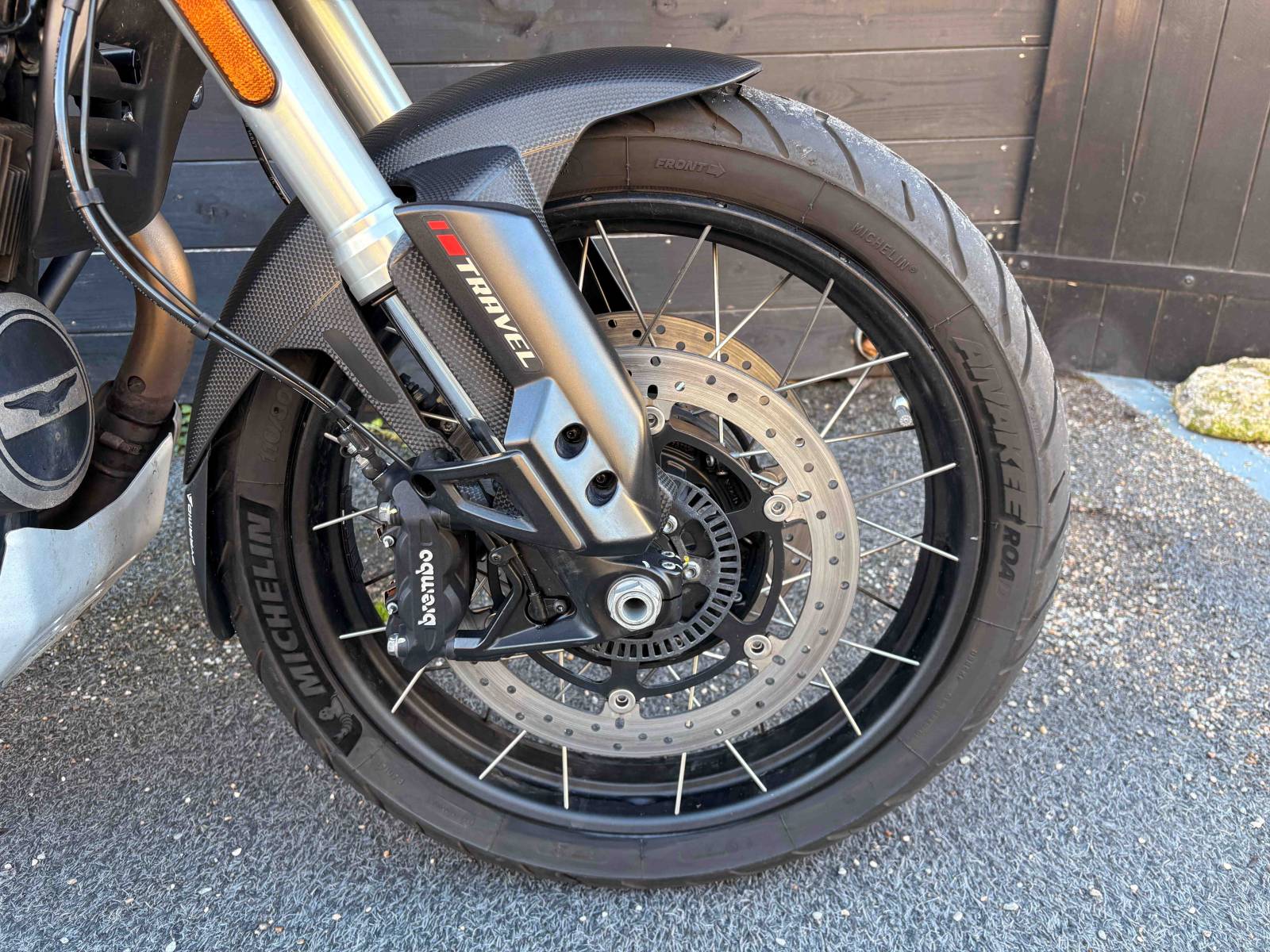 Moto Guzzi V85TT - 2022 rabaissée + amortisseurs SHOCK FACTORY proche Montpellier