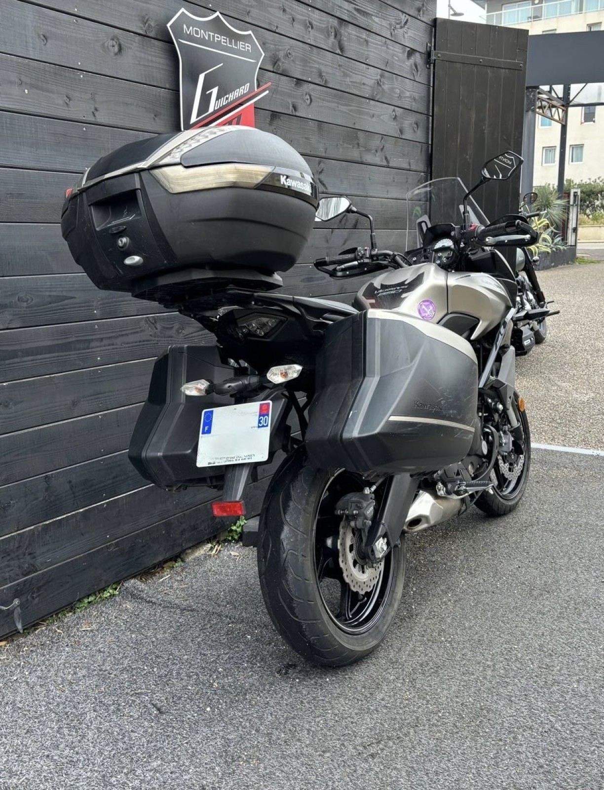 vue arrière d'une kawasaki 
