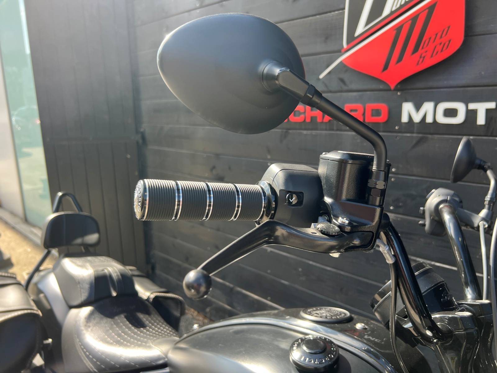 Indian Chief Bobber black smoke occasion Montpellier Hérault