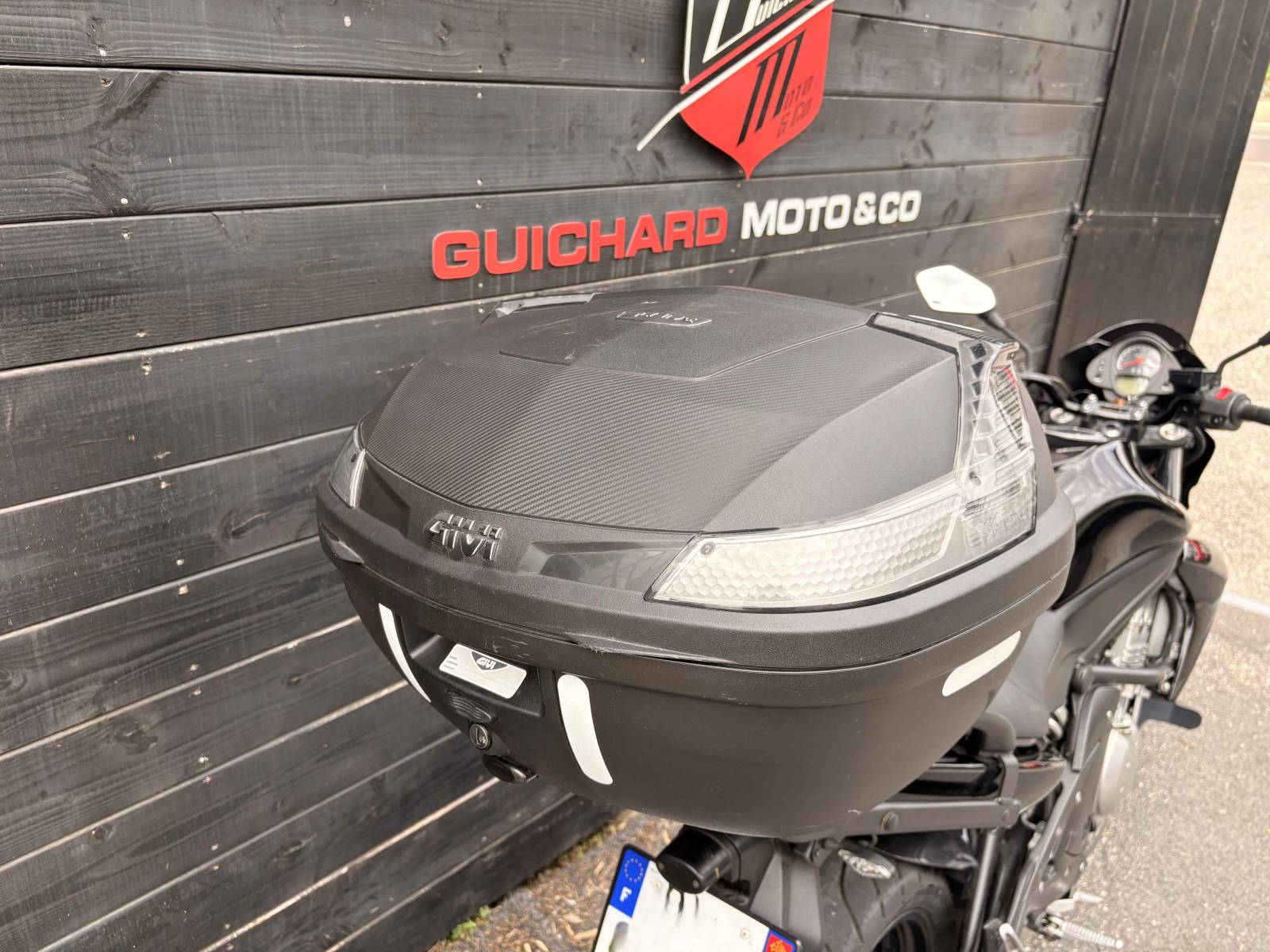 KAWASAKI ER-6N d'occasion dans l'hérault proche Montpellier