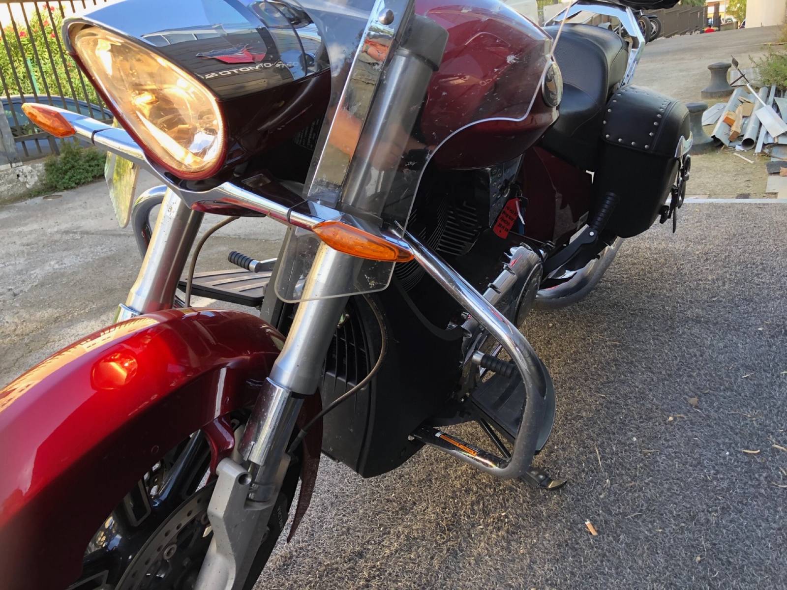 VICTORY CROSS ROADS STANDARD ROUGE D'OCCASION CHEZ GUICHARD MOTO CONCESSIONNAIRE INDIAN MOTORCYCLE A MONTPELLIER