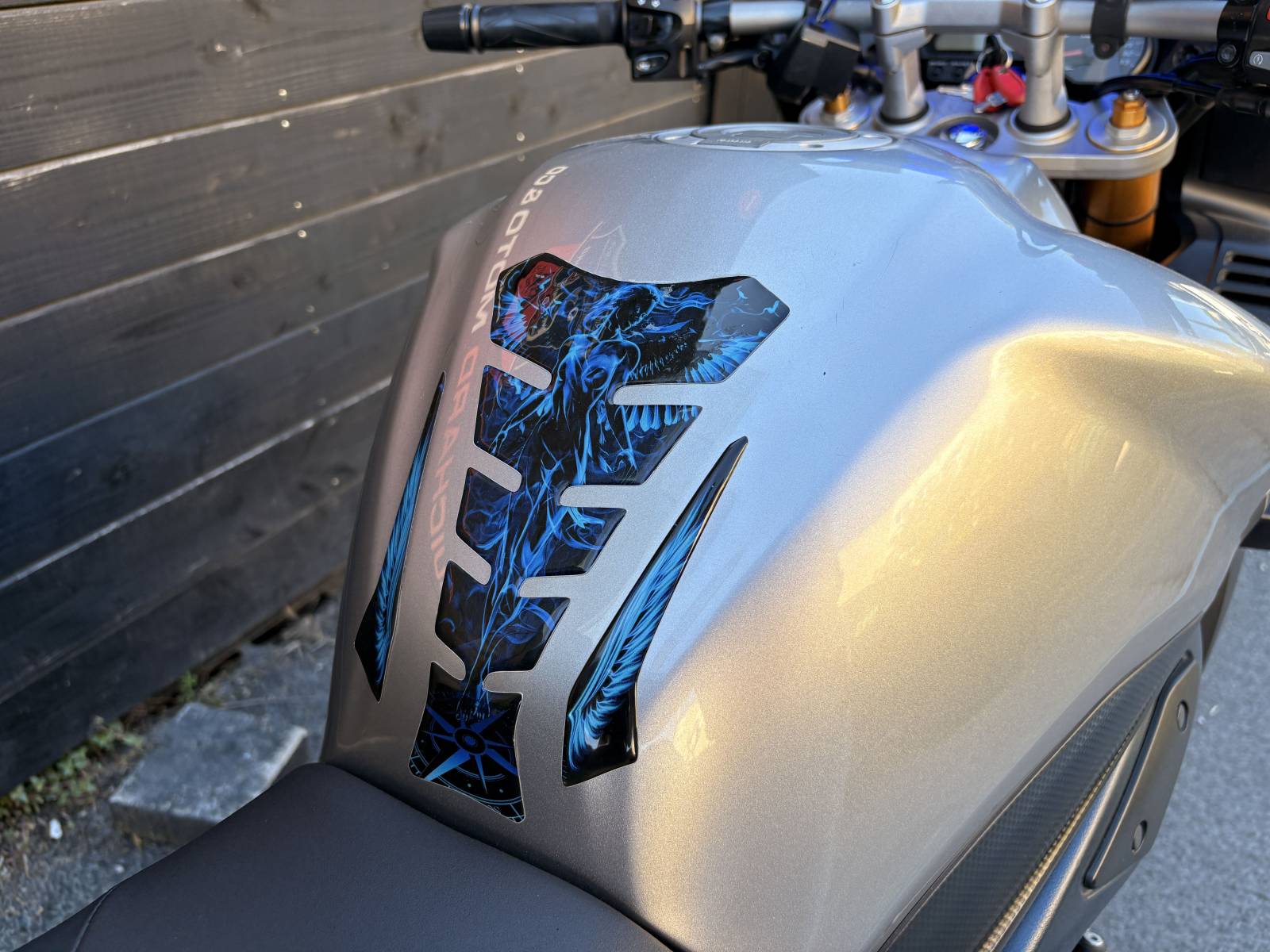 YAMAHA FAZER 1000 PROTECTION DE RESERVOIR ENTRE MONTPELLIER ET NIMES 