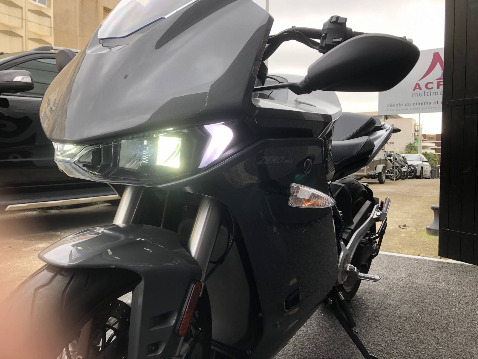 ZERO SR/S PREMIUM GRISE 2020 CHEZ GUICHARD MOTO A MONTPELLIER DANS L'HERAULT