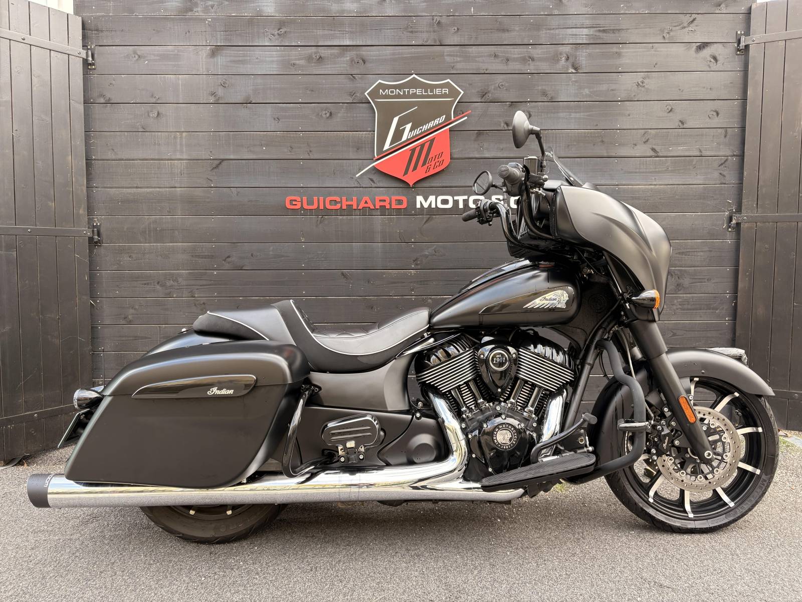 INDIAN CHIEFTAIN DARK HORSE ICON GUICHARD MOTO MONTPELLIER HERAULT 34