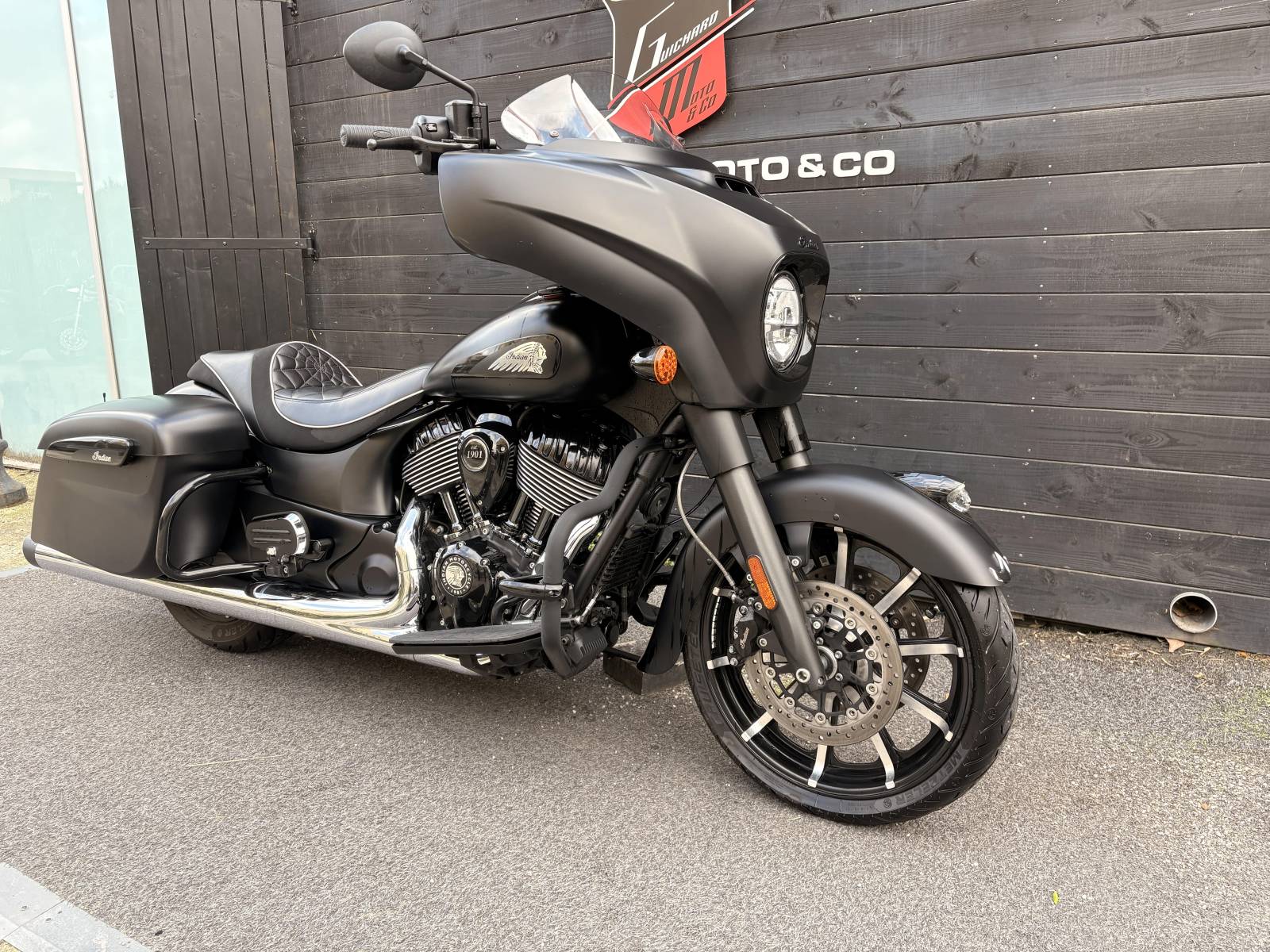 INDIAN CHIEFTAIN DARK HORSE ICON GUICHARD MOTO MONTPELLIER HERAULT 34