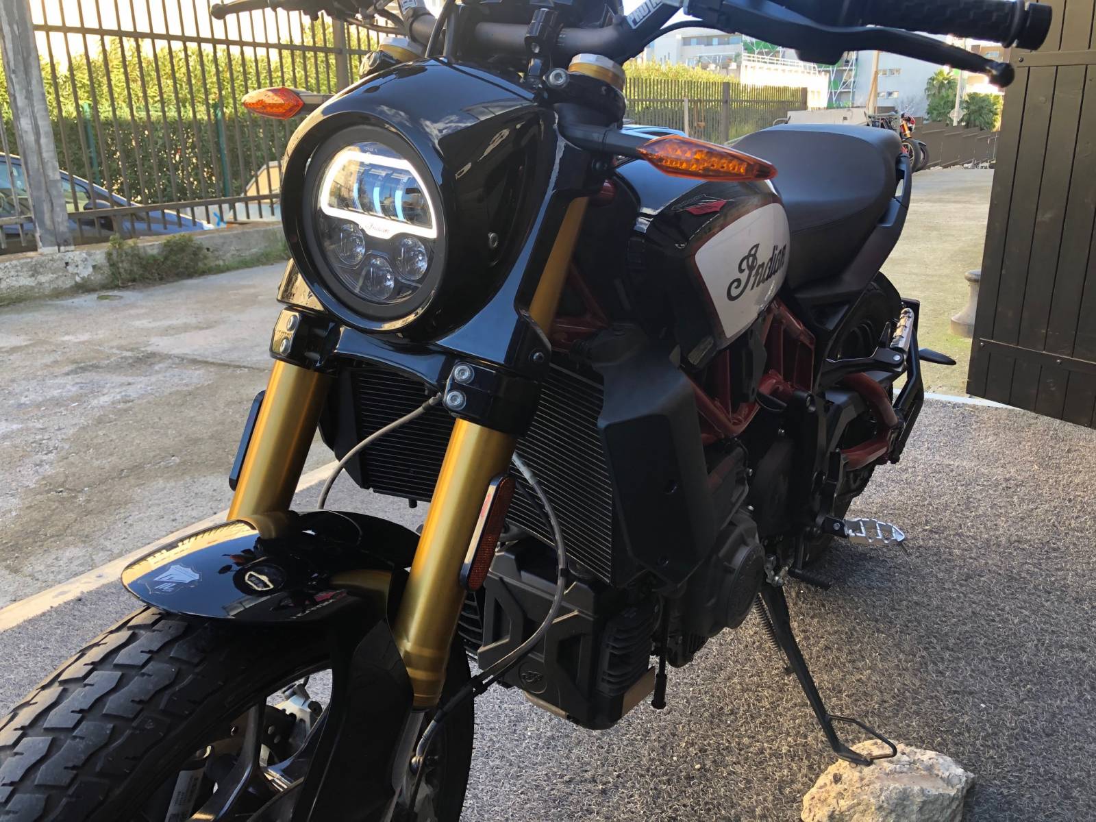 Indian FTR/S race réplica à vendre chez Guichard Moto concessionnaire Indian Motorcycle à Montpellier dans l'Hérault