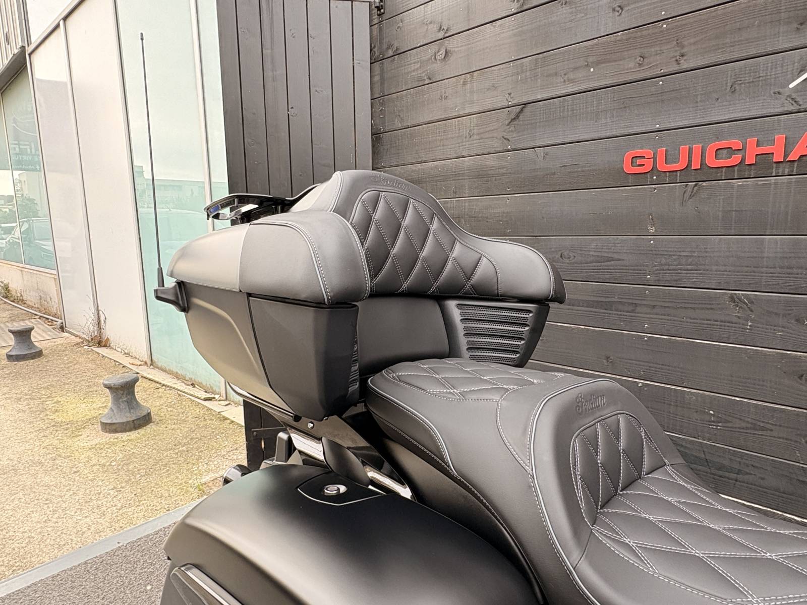 Indian Pursuit Dark Horse faible kilométrage à saisir chez INDIAN MONTPELLIER