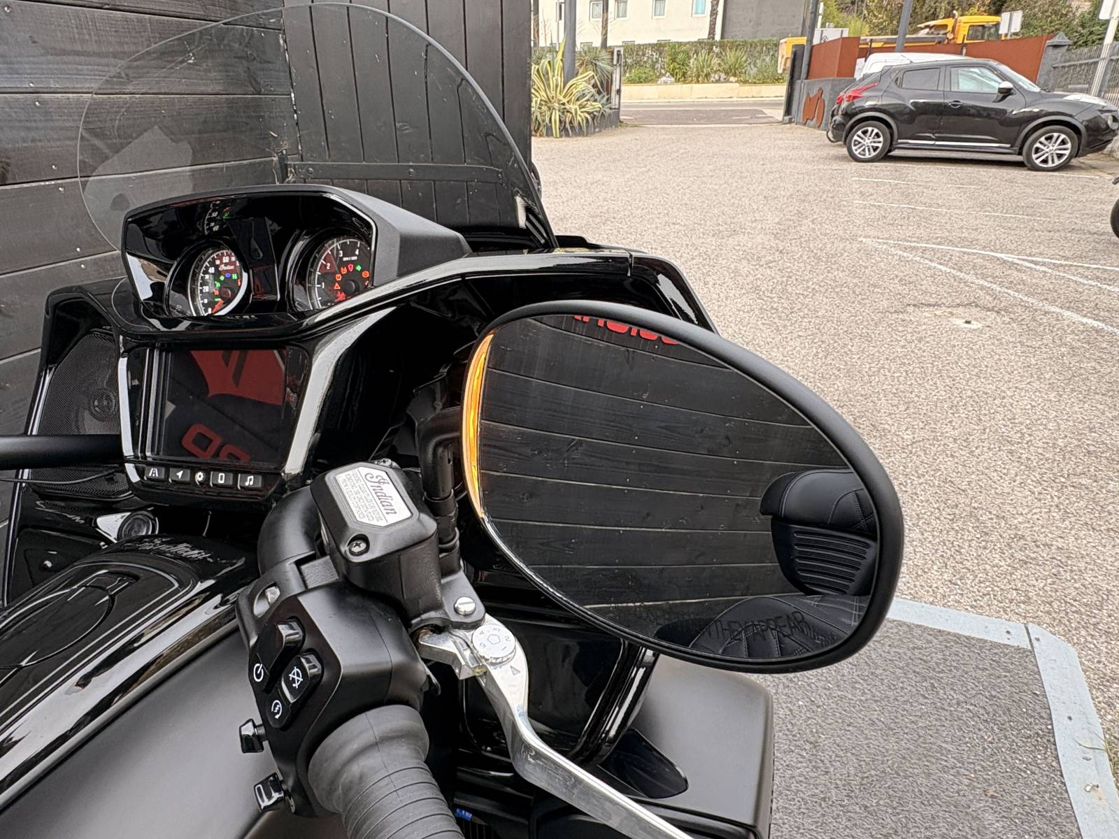 Indian Pursuit Dark Horse faible kilométrage à saisir chez INDIAN MONTPELLIER