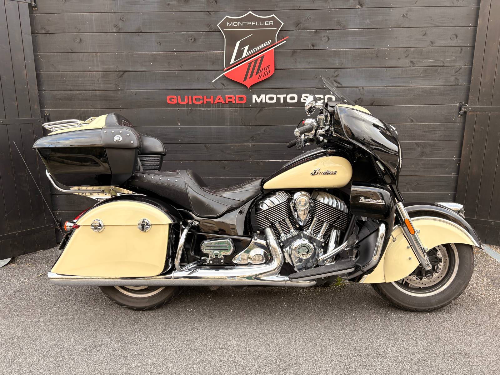 INDIAN ROADMASTER BLACK & IVORY proche Montpellier