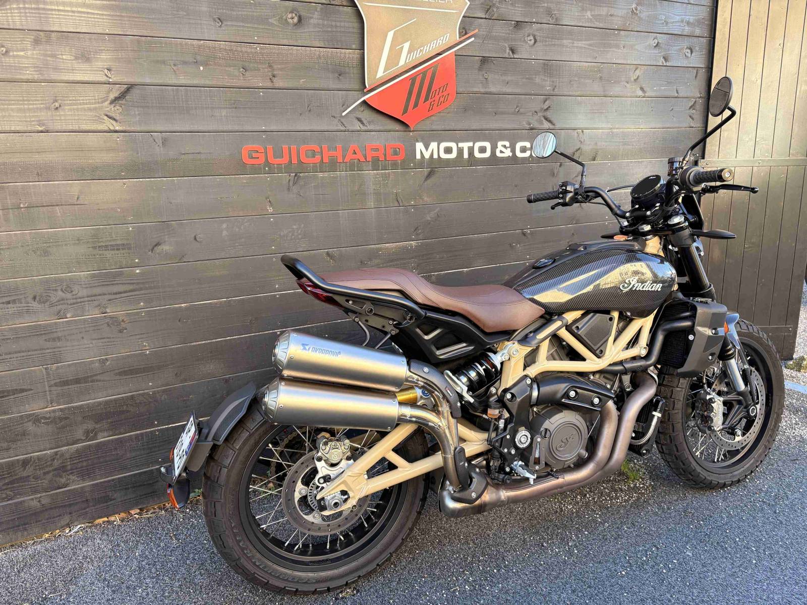 Indian FTR RALLY - 2023, réservoir carbone proche Montpellier Roadster à saisir