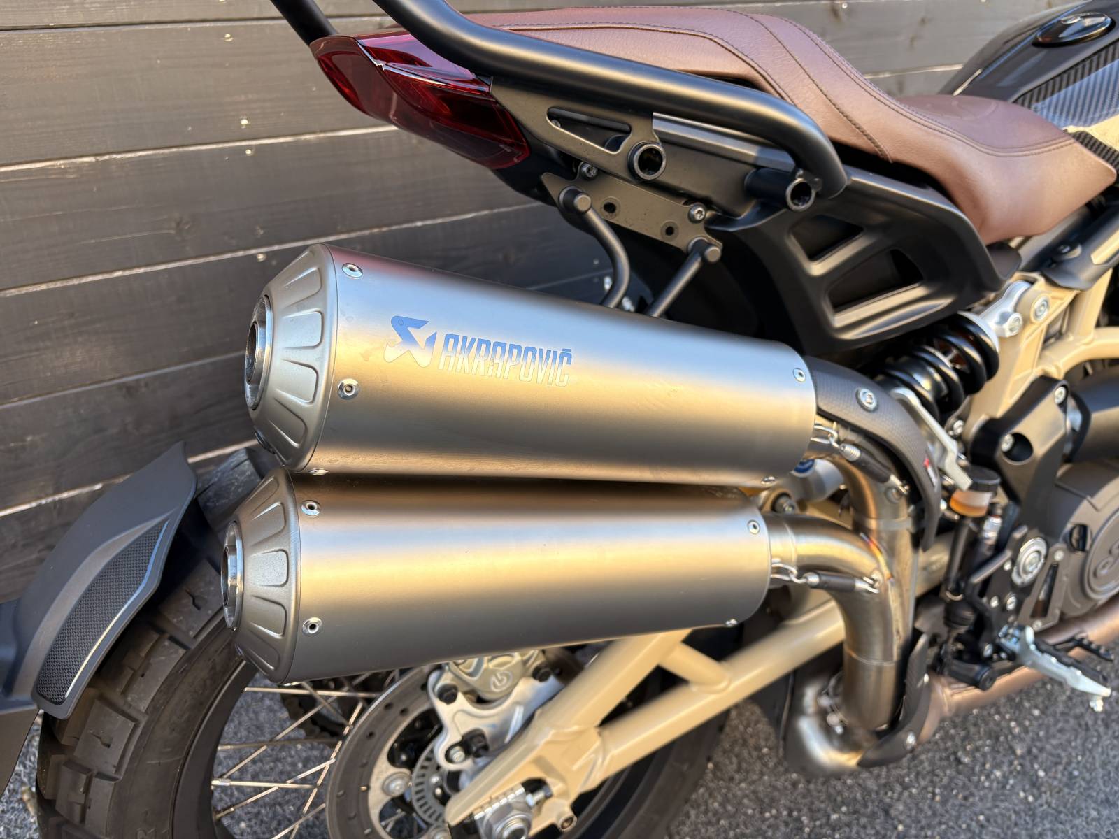 Indian FTR RALLY - 2023, réservoir carbone proche Montpellier Roadster à saisir