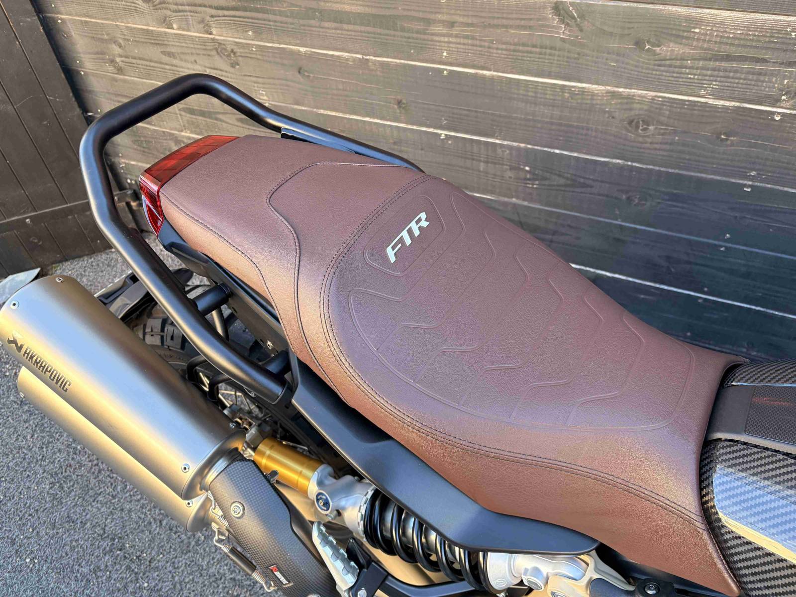 Indian FTR RALLY - 2023, réservoir carbone proche Montpellier Roadster à saisir