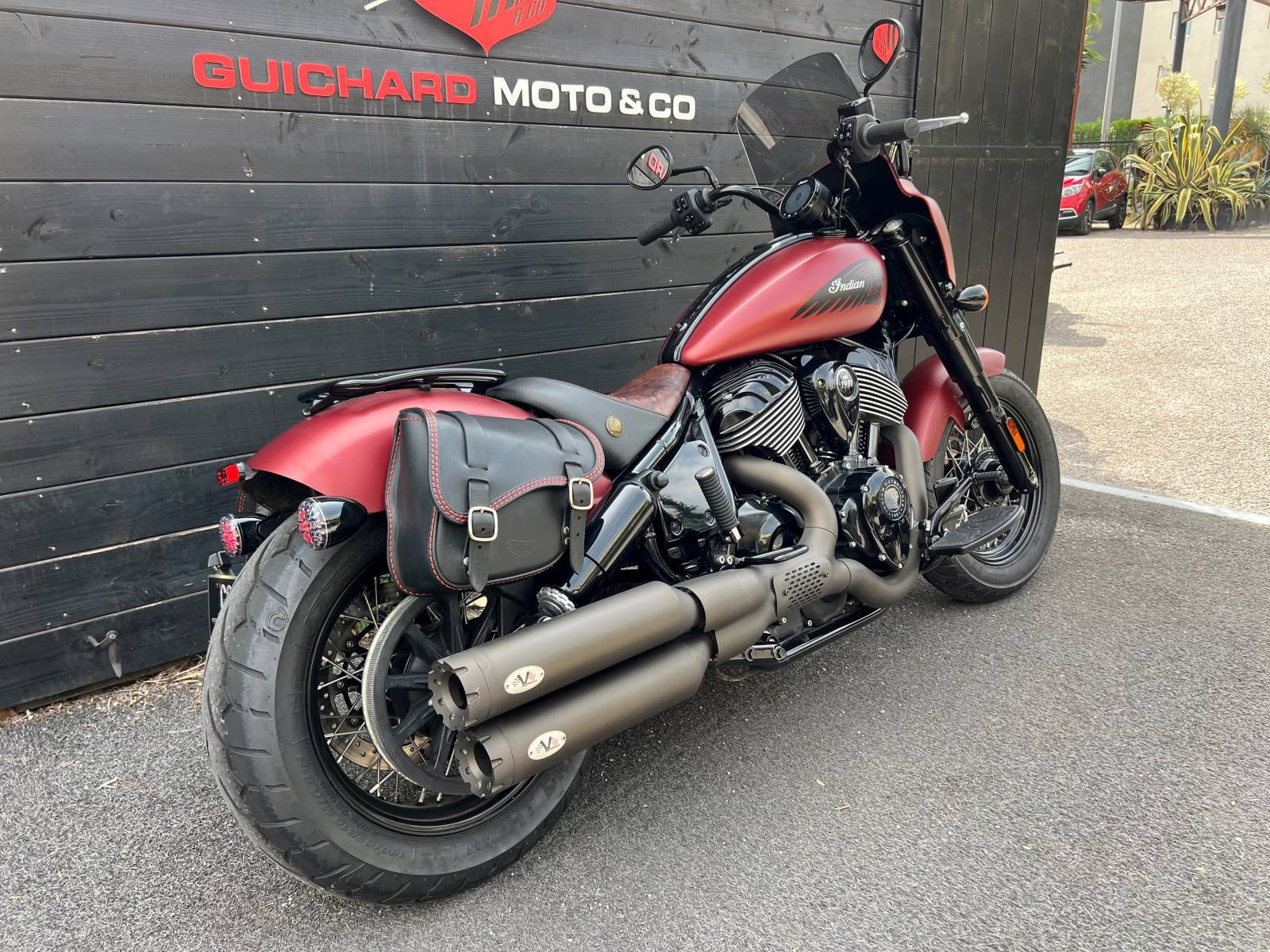 Indian Chief Bobber Icon Cooper Smoke 