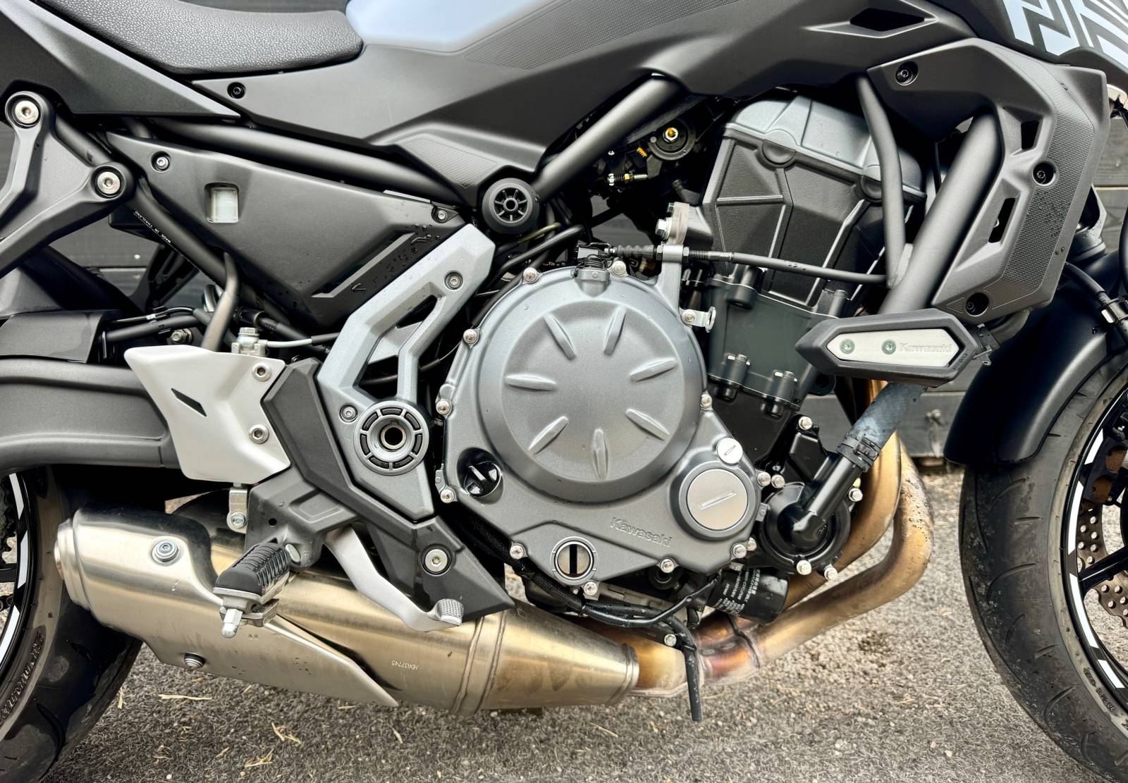 Support de Plaque Court – Style Dynamique