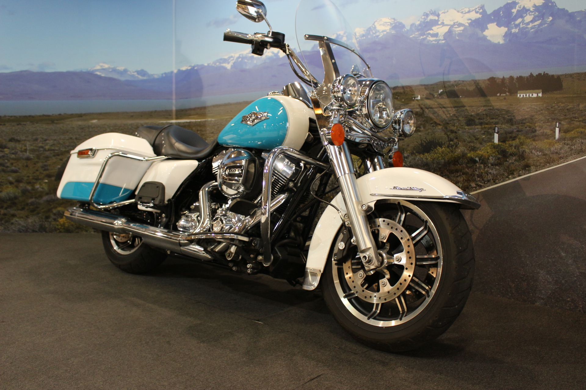 HARLEY DAVIDSON 1690 ROAD KING BLEU BLANC 2016 OCCASION