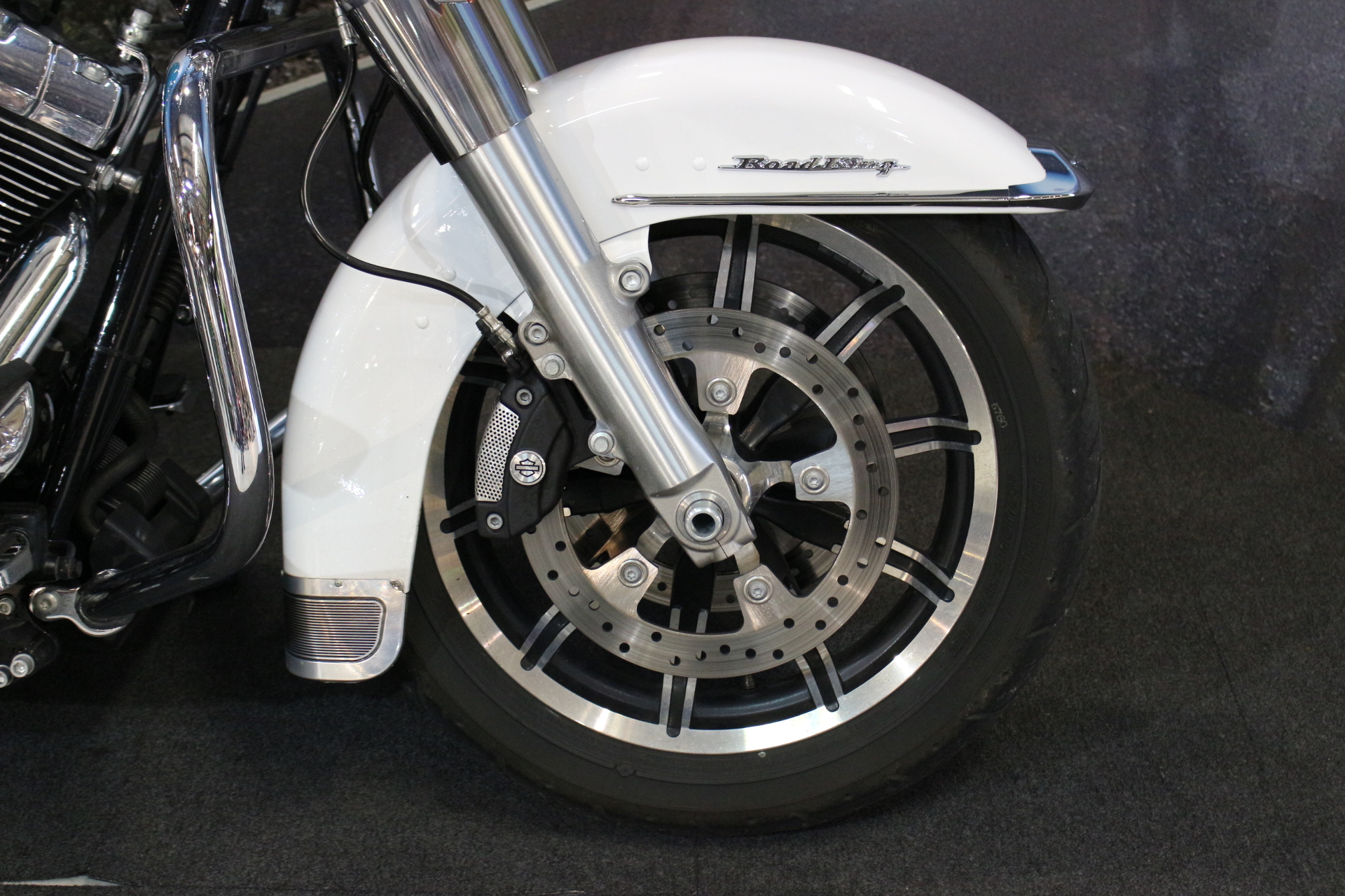 HARLEY DAVIDSON 1690 ROAD KING BLEU BLANC 2016 OCCASION