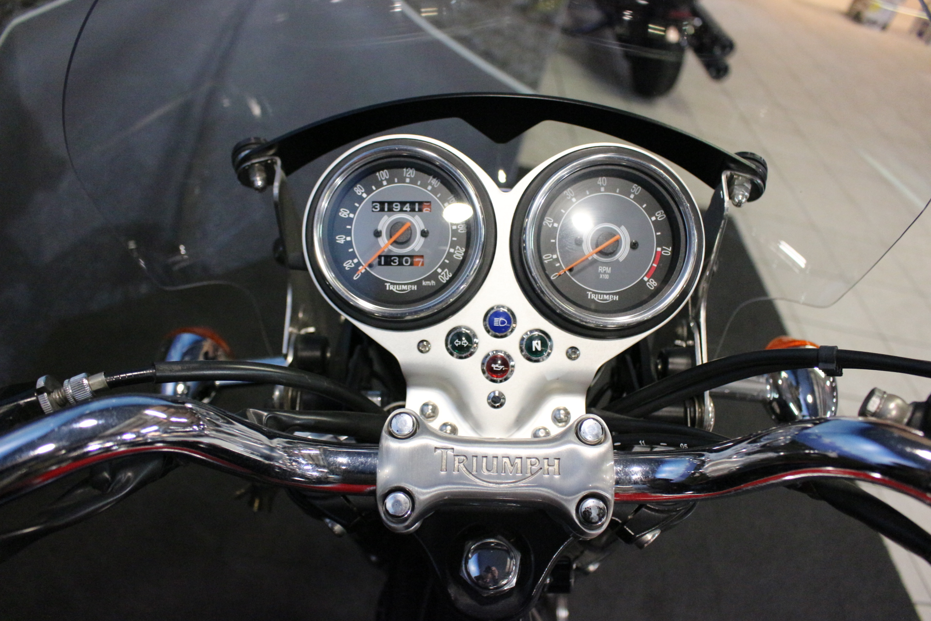 A VENDRE TRIUMPH T100 BONNEVILE NOIRE ROUGE 2006 OCCASION