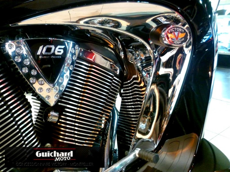 VICTORY VISION STREET BLACK & CHROME by Guichard Moto Montpellier Hérault 34