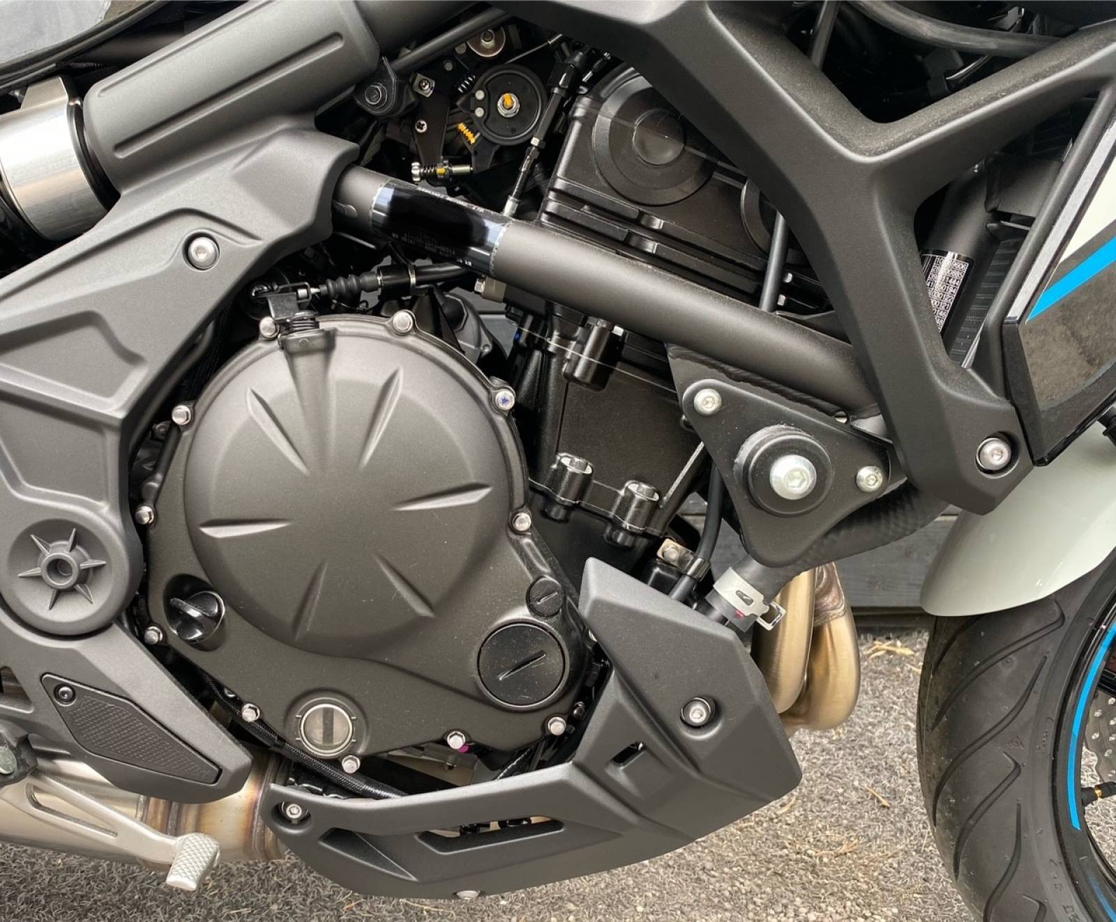 La Kawasaki Versys 650 2025 est-elle compatible avec le permis A2 ?