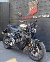 Quelles sont les différences entre la CB125R 2025 et les versions précédentes ?