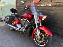 VICTORY CROSS ROADS STANDARD ROUGE D'OCCASION CHEZ GUICHARD MOTO CONCESSIONNAIRE INDIAN MOTORCYCLE A MONTPELLIER