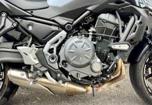 Support de Plaque Court – Style Dynamique